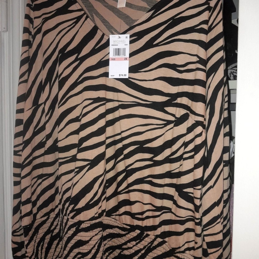 PLUS SIZE 2X (FITS  3X) TIGER DESIGN TAN & BLACK LONG SLEEVE BLOUSE  MICHAEL KOR